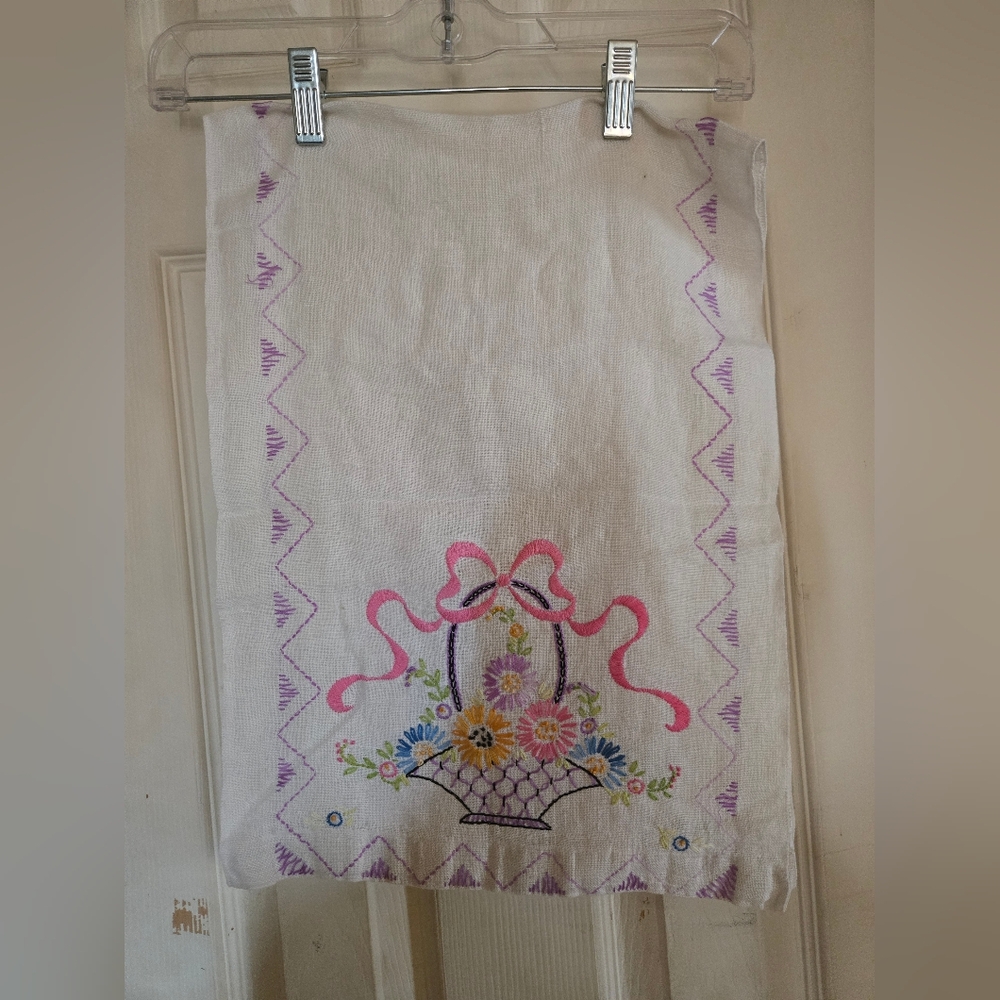 Elegant Vintage Dresser Scarfs/Doilies Set 6  Assorted